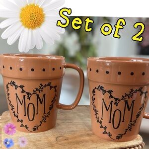 🌸Set of 2 “MOM” Mugs by Enesco